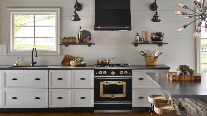 Big Chill Classic 30″ Stove in Matte Black with Brushed Brass trim